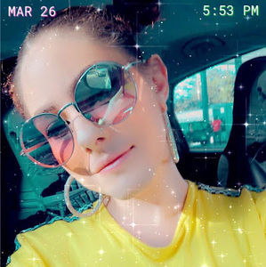 Meet your Posher, Caitlin